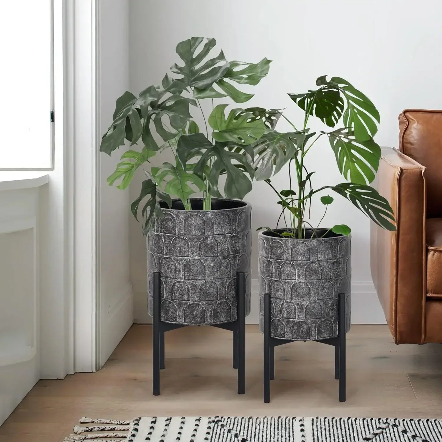 Modern Decorative Metal Textured Accents Planters (Set of 2)